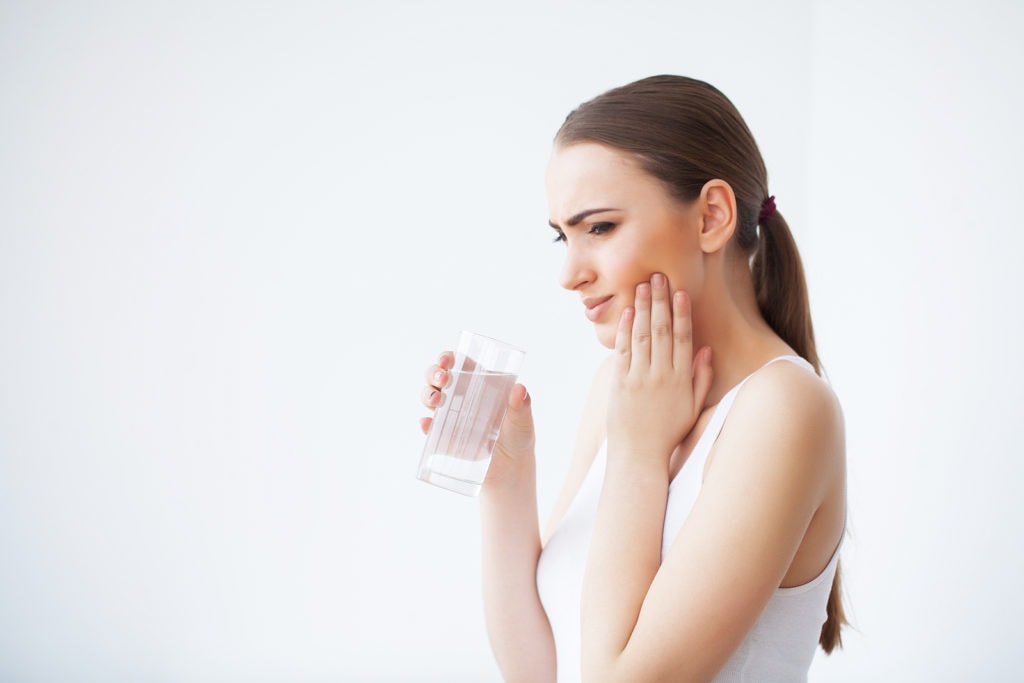 woman tooth pain dental care - wortley road dental
